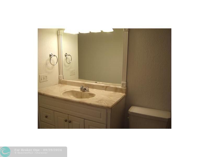 For Sale: $145,000 (2 beds, 2 baths, 972 Square Feet)