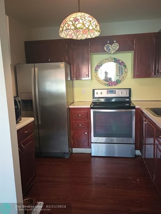 For Sale: $99,999 (1 beds, 1 baths, 726 Square Feet)