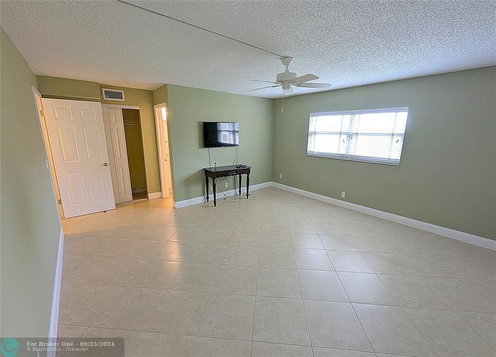 For Sale: $199,900 (2 beds, 2 baths, 1265 Square Feet)