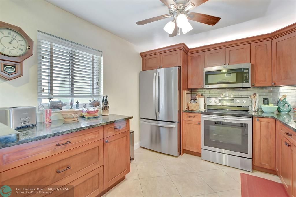For Sale: $199,900 (2 beds, 2 baths, 1265 Square Feet)