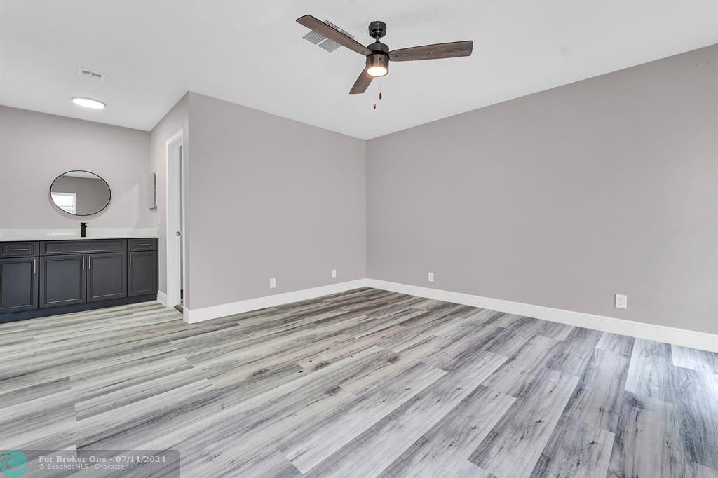 For Sale: $685,500 (3 beds, 2 baths, 1951 Square Feet)