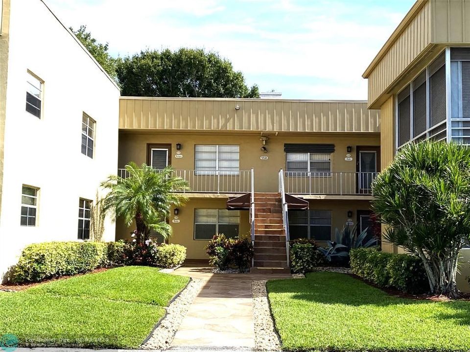 Active With Contract: $1,650 (1 beds, 1 baths, 760 Square Feet)