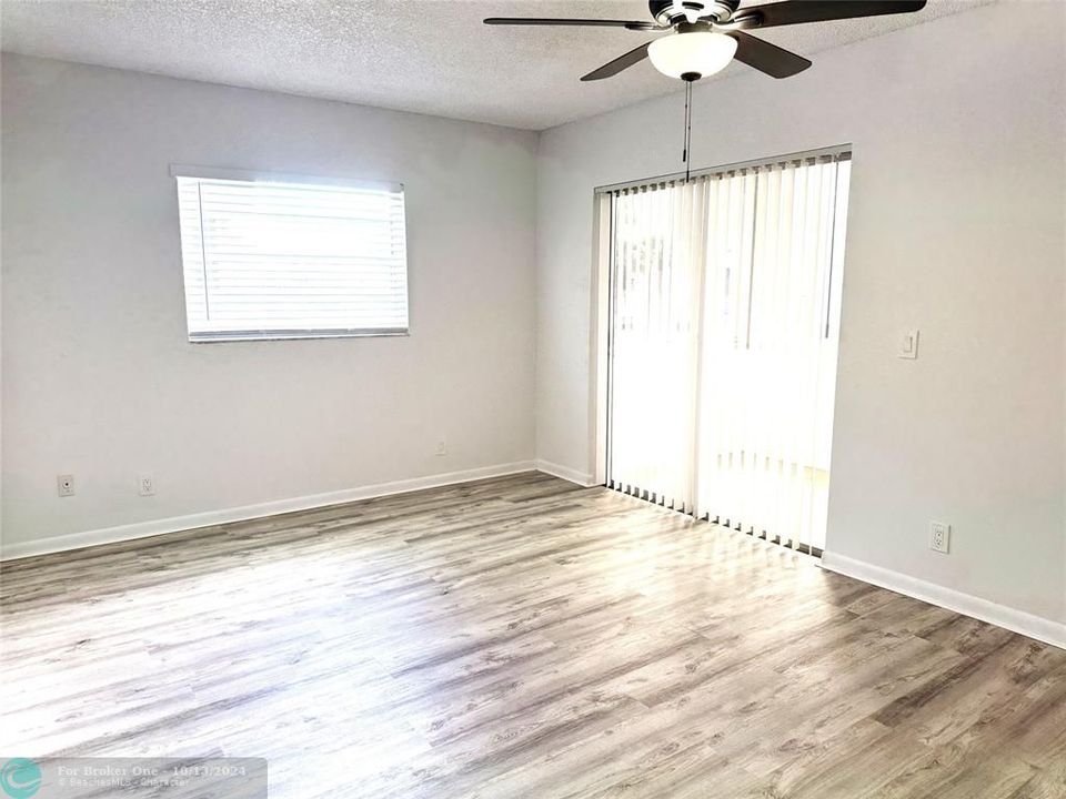 Active With Contract: $1,650 (1 beds, 1 baths, 760 Square Feet)