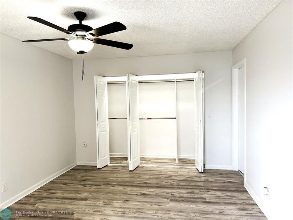 Active With Contract: $1,650 (1 beds, 1 baths, 760 Square Feet)