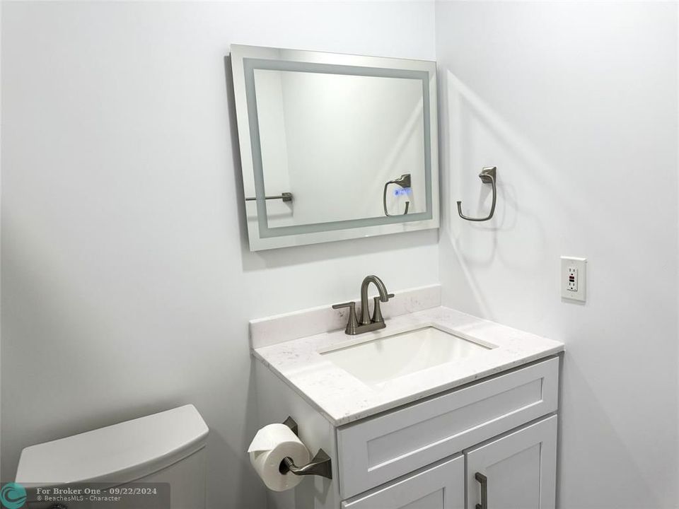 Active With Contract: $1,650 (1 beds, 1 baths, 760 Square Feet)