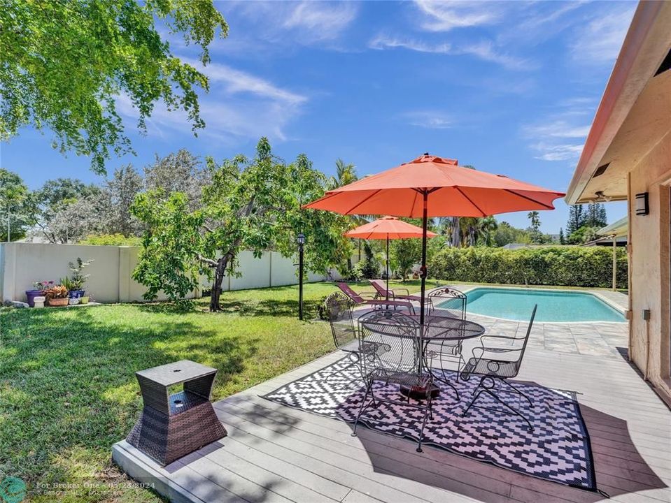 For Sale: $759,900 (4 beds, 2 baths, 2164 Square Feet)