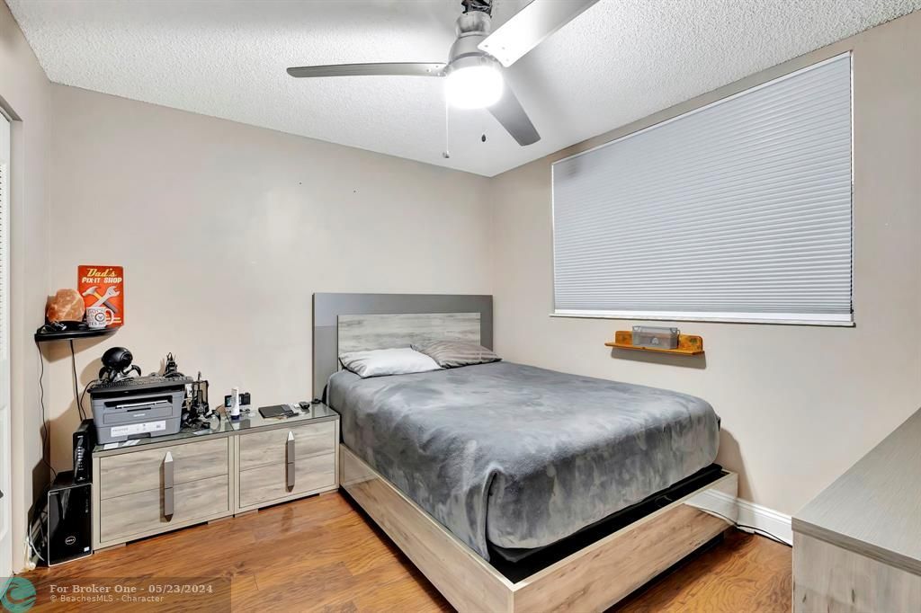 Active With Contract: $145,000 (2 beds, 2 baths, 1070 Square Feet)