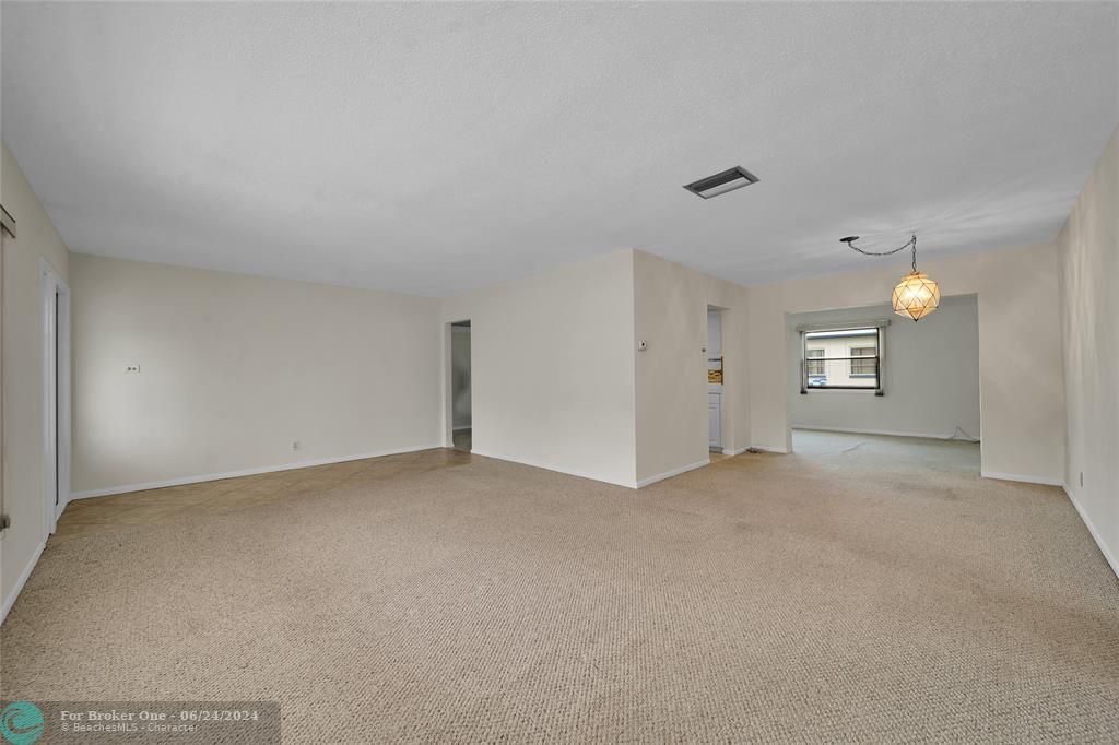 Active With Contract: $365,000 (2 beds, 2 baths, 1587 Square Feet)