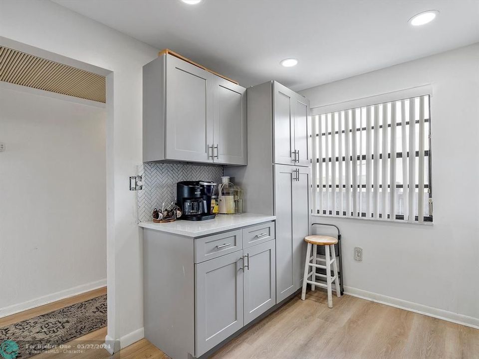 For Sale: $285,000 (2 beds, 2 baths, 1021 Square Feet)