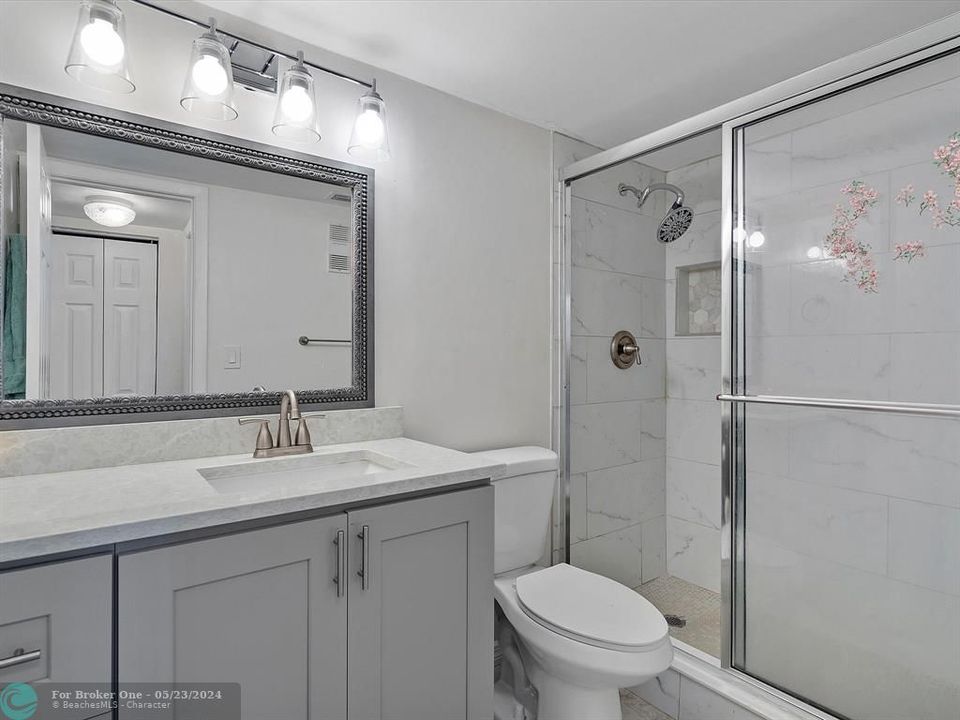 For Sale: $285,000 (2 beds, 2 baths, 1021 Square Feet)