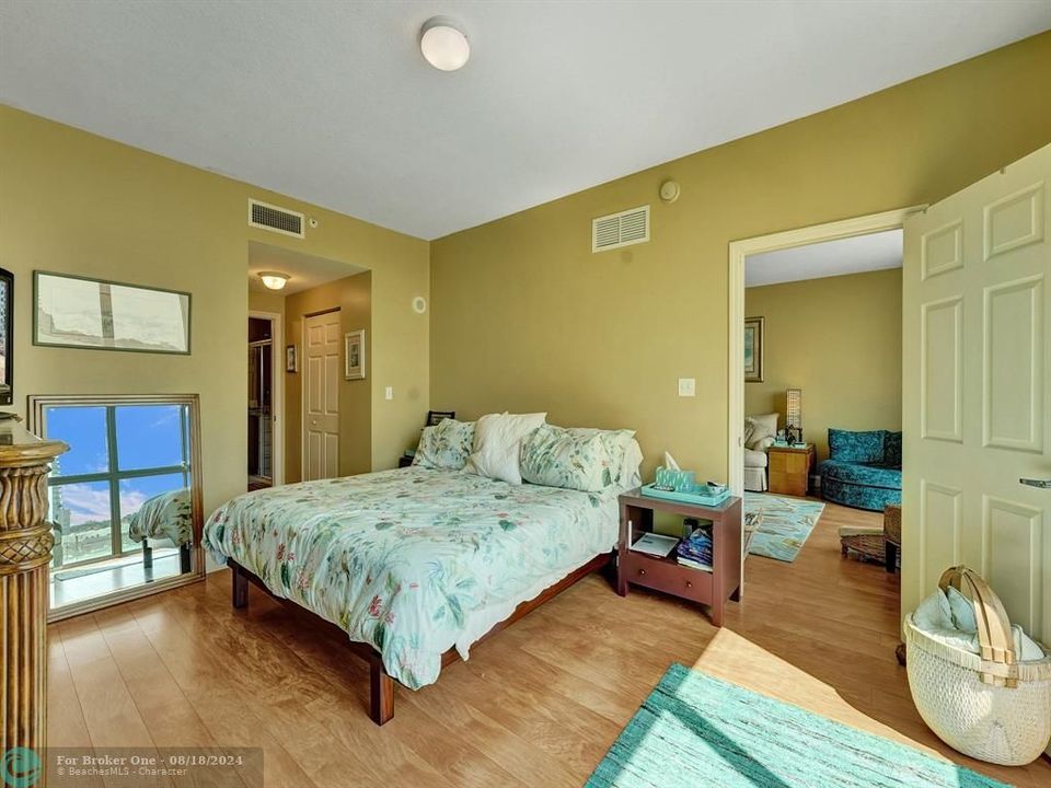 For Sale: $325,000 (2 beds, 2 baths, 1195 Square Feet)