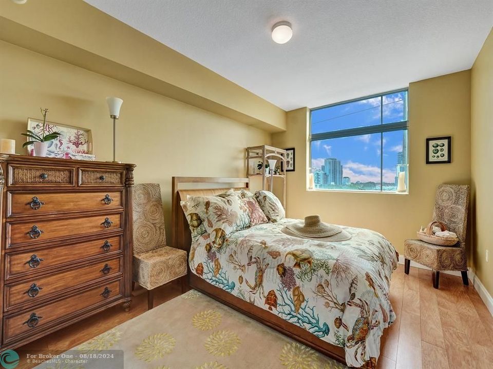 For Sale: $325,000 (2 beds, 2 baths, 1195 Square Feet)