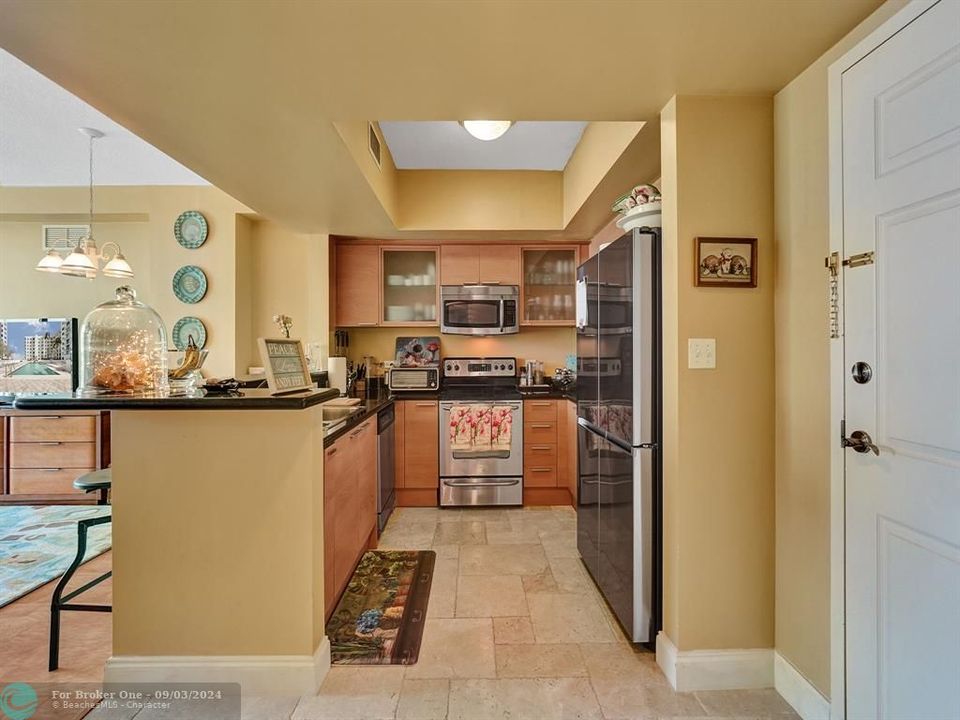 For Sale: $325,000 (2 beds, 2 baths, 1195 Square Feet)