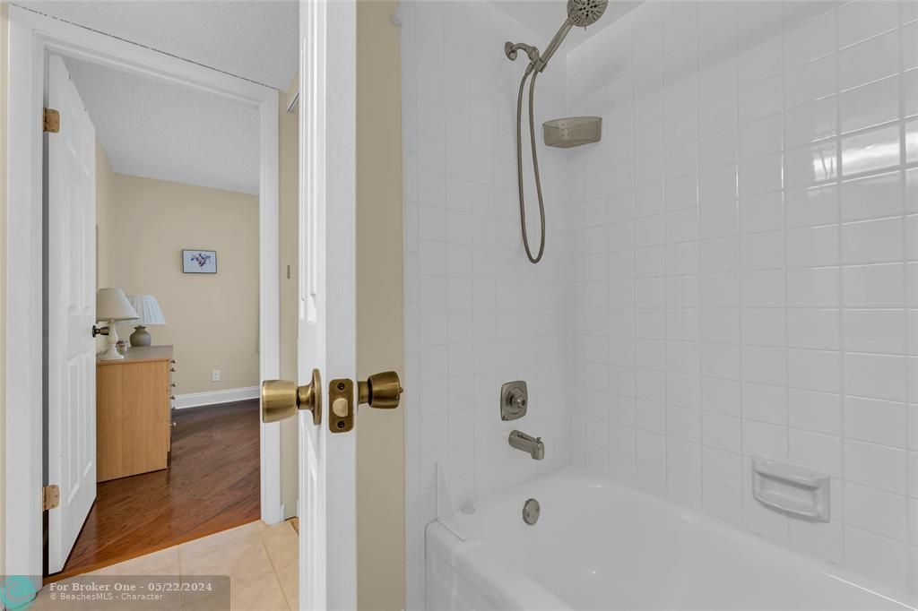 待售: $335,000 (2 贝兹, 2 浴室, 1100 平方英尺)
