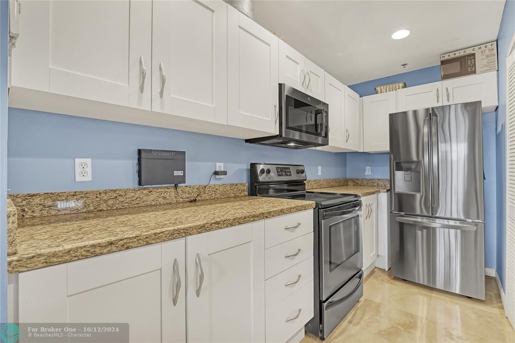 Active With Contract: $3,299 (3 beds, 3 baths, 1407 Square Feet)