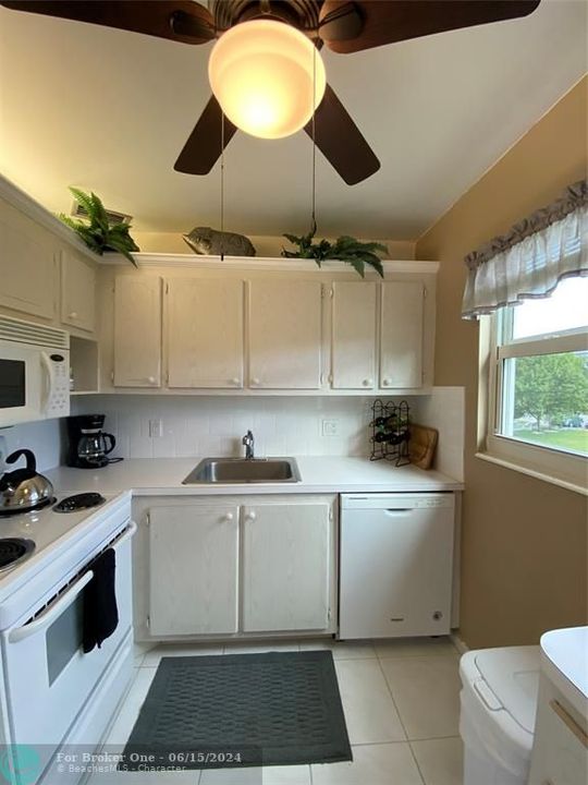Active With Contract: $3,300 (2 beds, 1 baths, 850 Square Feet)