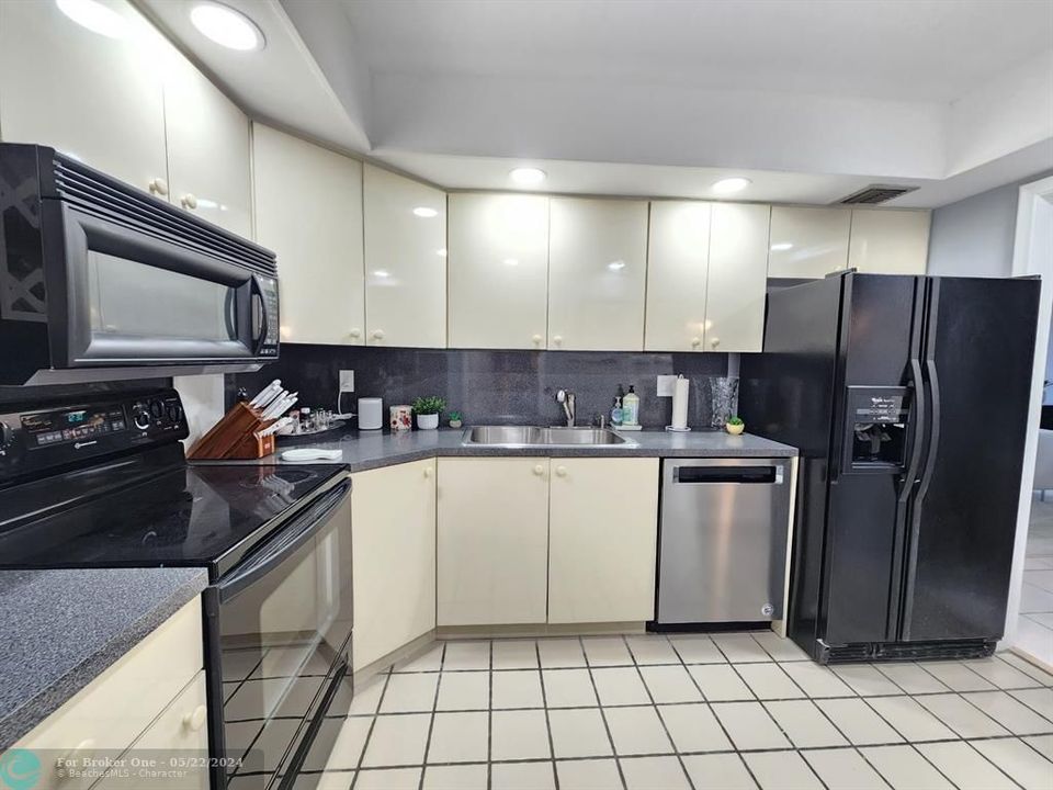For Sale: $189,000 (2 beds, 2 baths, 1050 Square Feet)