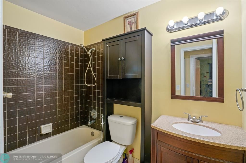 待售: $595,000 (4 贝兹, 2 浴室, 1741 平方英尺)