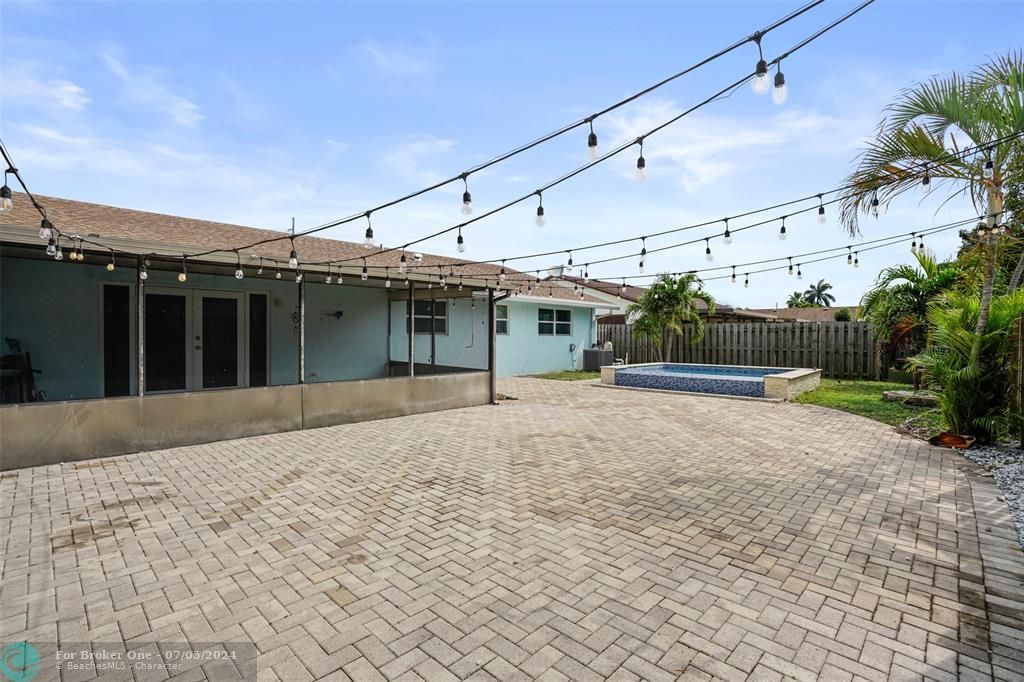 For Sale: $595,000 (4 beds, 2 baths, 1741 Square Feet)