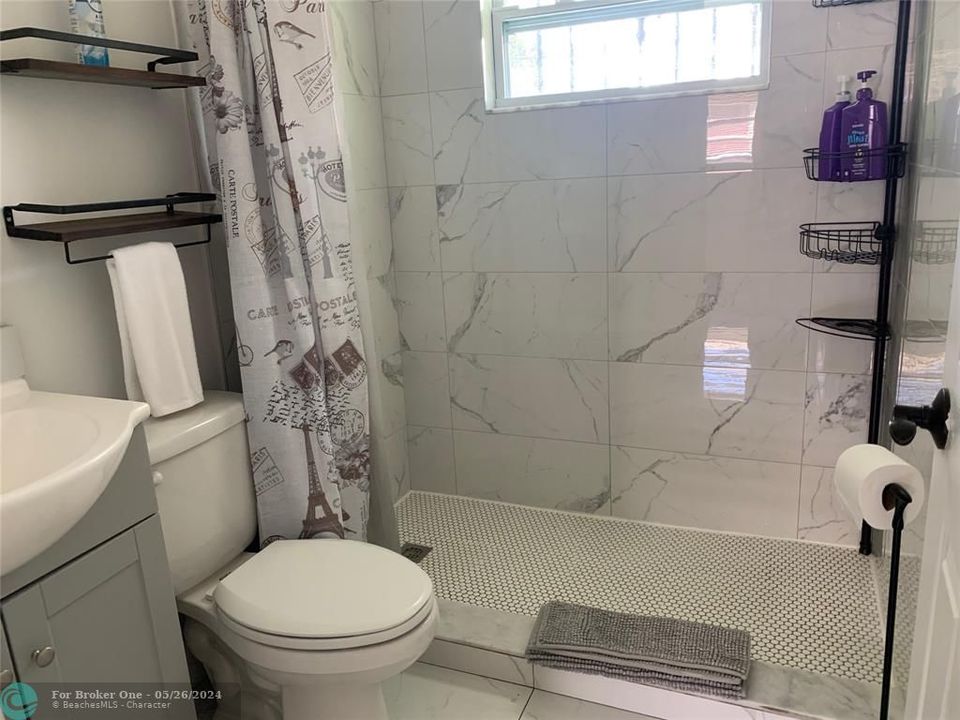 For Sale: $2,100 (2 beds, 2 baths, 885 Square Feet)