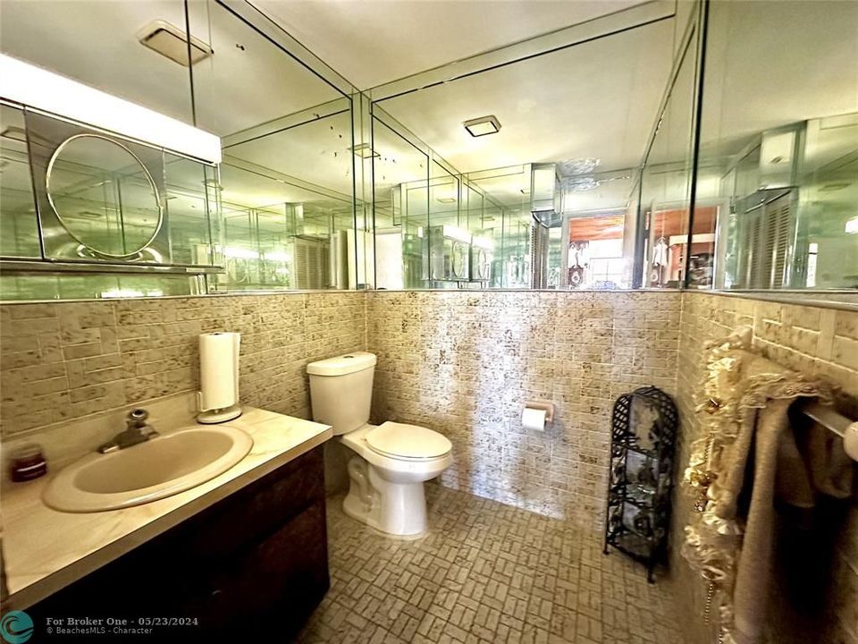 合同活跃: $595,000 (4 贝兹, 3 浴室, 2510 平方英尺)