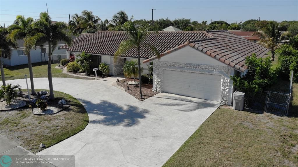 Active With Contract: $595,000 (4 beds, 3 baths, 2510 Square Feet)