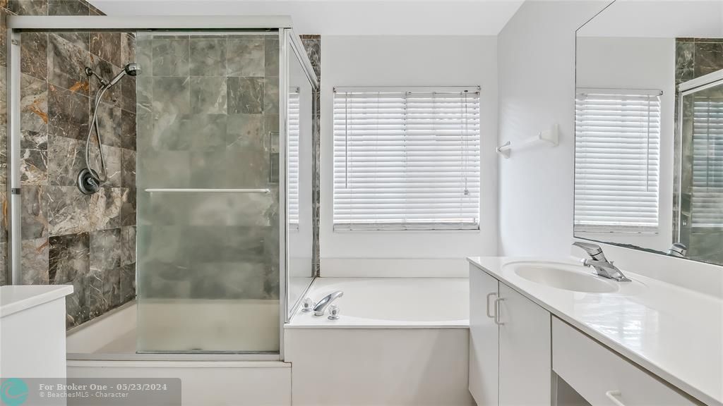 待售: $625,000 (4 贝兹, 2 浴室, 1918 平方英尺)