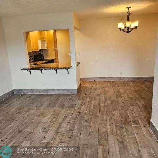 Active With Contract: $1,875 (2 beds, 2 baths, 760 Square Feet)