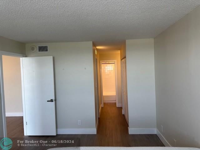 For Sale: $257,500 (1 beds, 1 baths, 850 Square Feet)