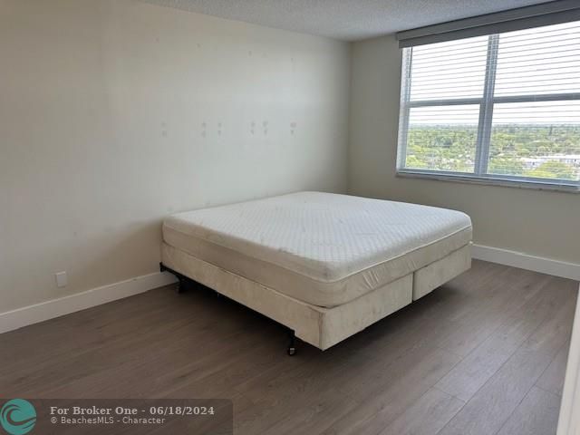 For Sale: $257,500 (1 beds, 1 baths, 850 Square Feet)