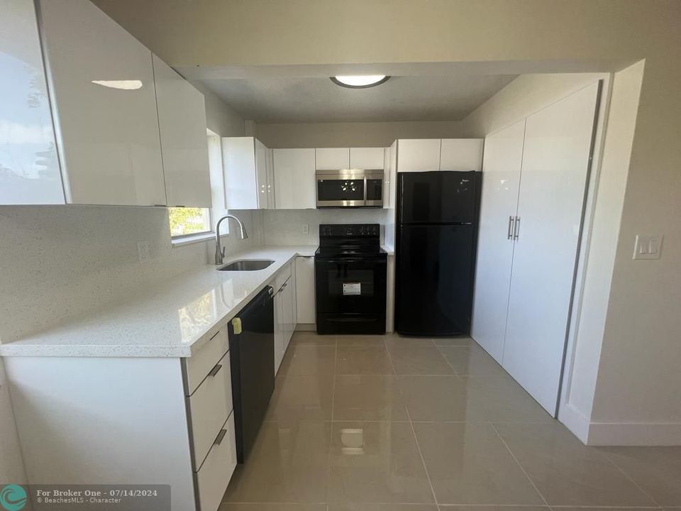 For Sale: $149,999 (1 beds, 1 baths, 640 Square Feet)