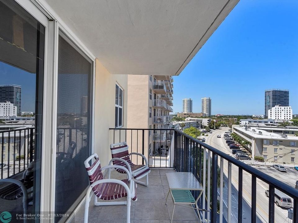 For Sale: $349,800 (2 beds, 2 baths, 1265 Square Feet)