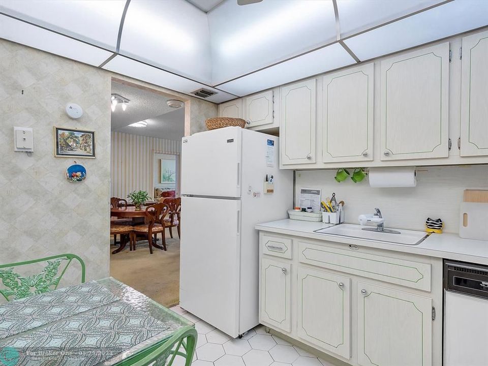 For Sale: $349,800 (2 beds, 2 baths, 1265 Square Feet)