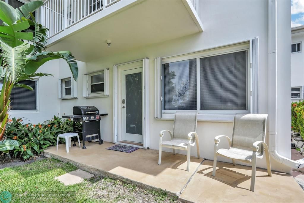 Active With Contract: $399,900 (2 beds, 2 baths, 1050 Square Feet)