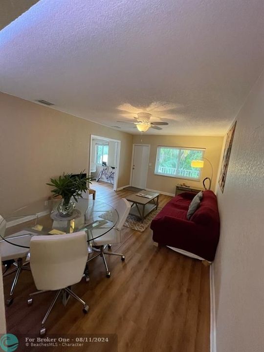 Active With Contract: $200,000 (2 beds, 1 baths, 800 Square Feet)