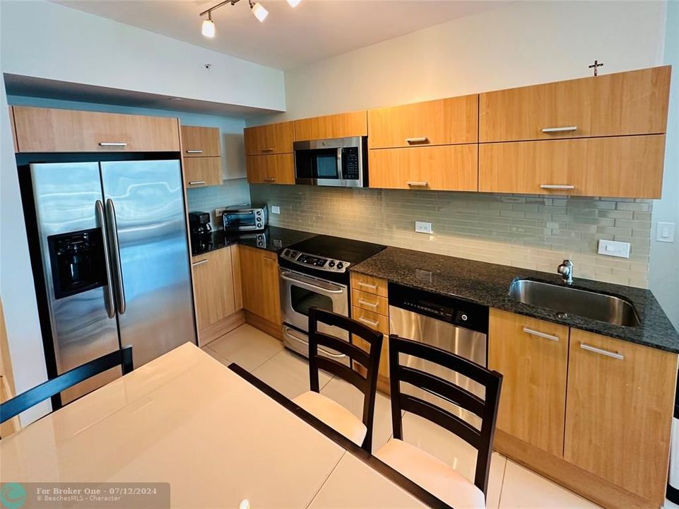 For Rent: $3,050 (1 beds, 1 baths, 768 Square Feet)