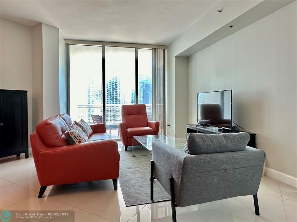 Recently Rented: $3,050 (1 beds, 1 baths, 768 Square Feet)