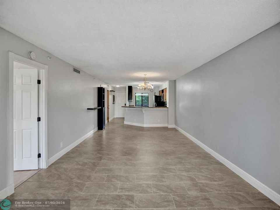 Active With Contract: $278,000 (2 beds, 2 baths, 1280 Square Feet)