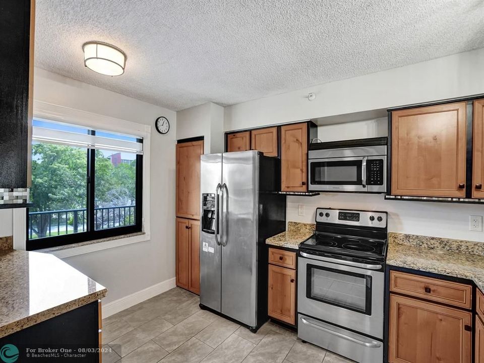 Active With Contract: $278,000 (2 beds, 2 baths, 1280 Square Feet)