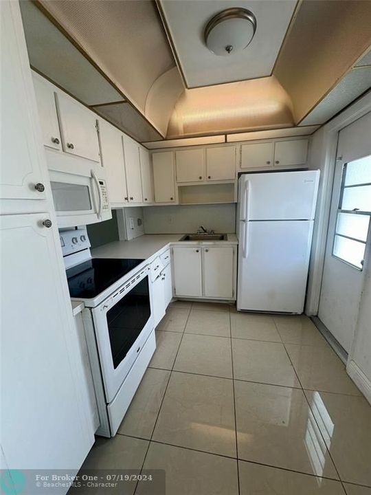 For Sale: $165,000 (1 beds, 1 baths, 850 Square Feet)