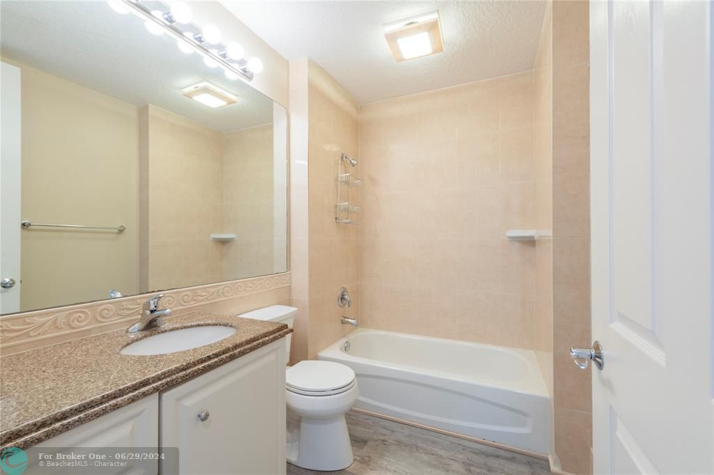 待售: $429,990 (2 贝兹, 2 浴室, 1989 平方英尺)