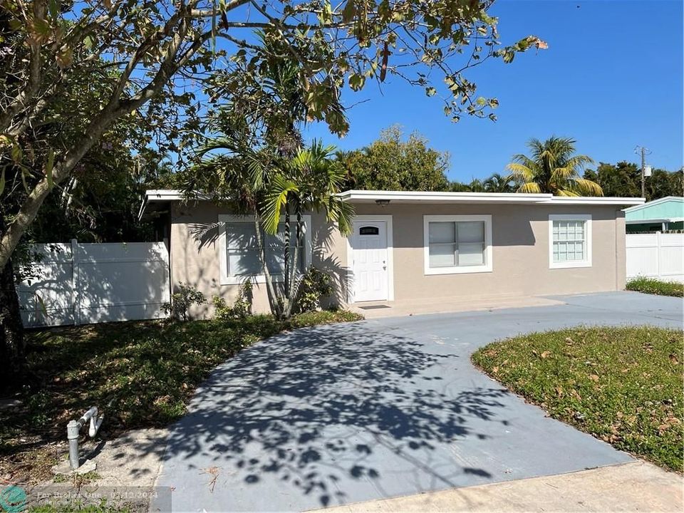 Active With Contract: $444,900 (4 beds, 2 baths, 1428 Square Feet)