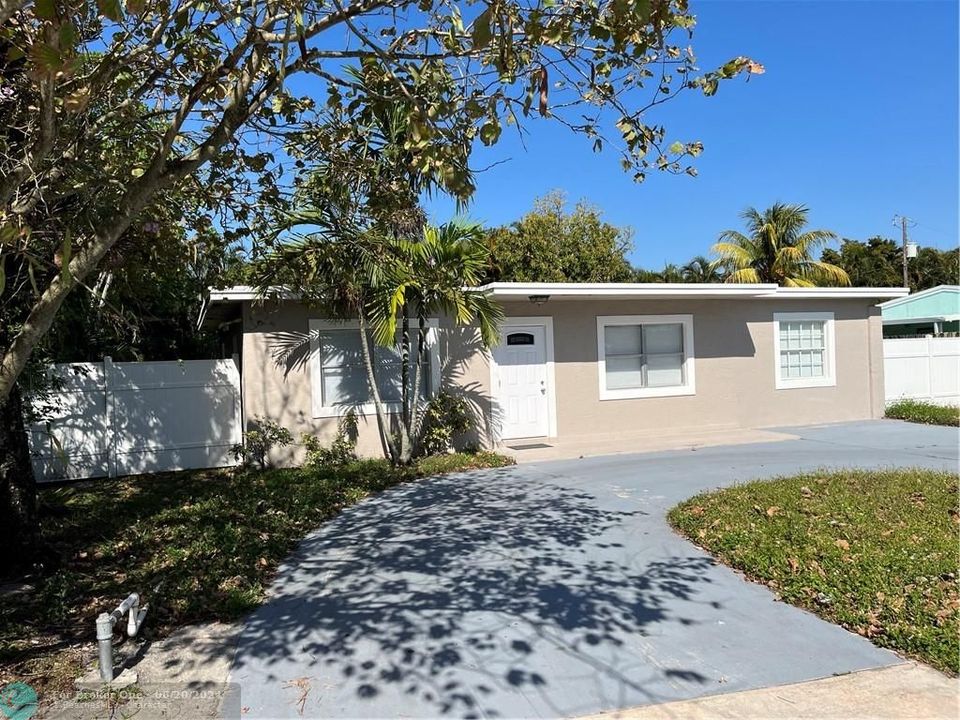 Recently Sold: $444,900 (4 beds, 2 baths, 1428 Square Feet)