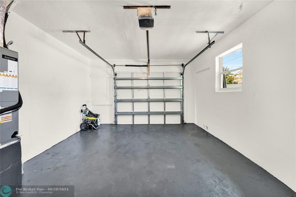 Active With Contract: $515,000 (3 beds, 2 baths, 1563 Square Feet)