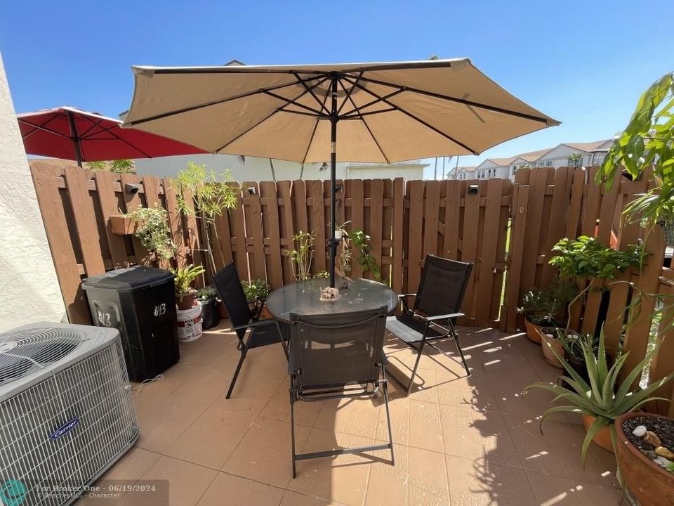 Active With Contract: $395,000 (2 beds, 2 baths, 1200 Square Feet)
