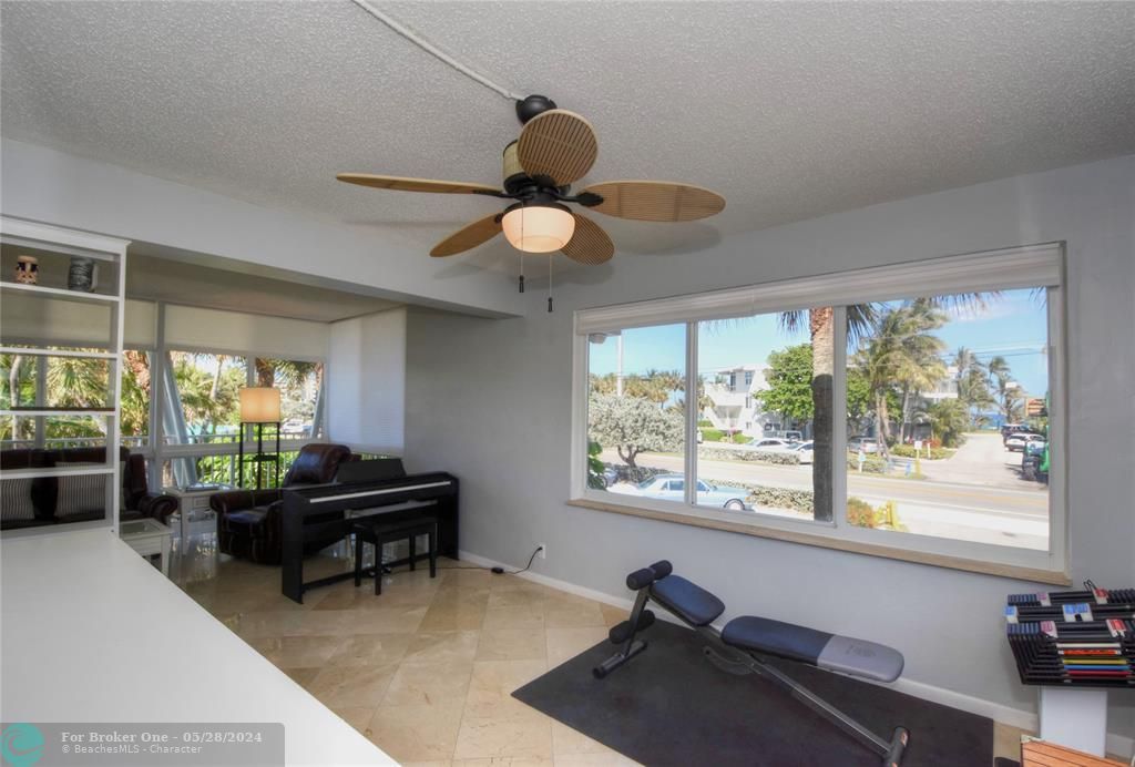 For Sale: $379,000 (2 beds, 2 baths, 850 Square Feet)