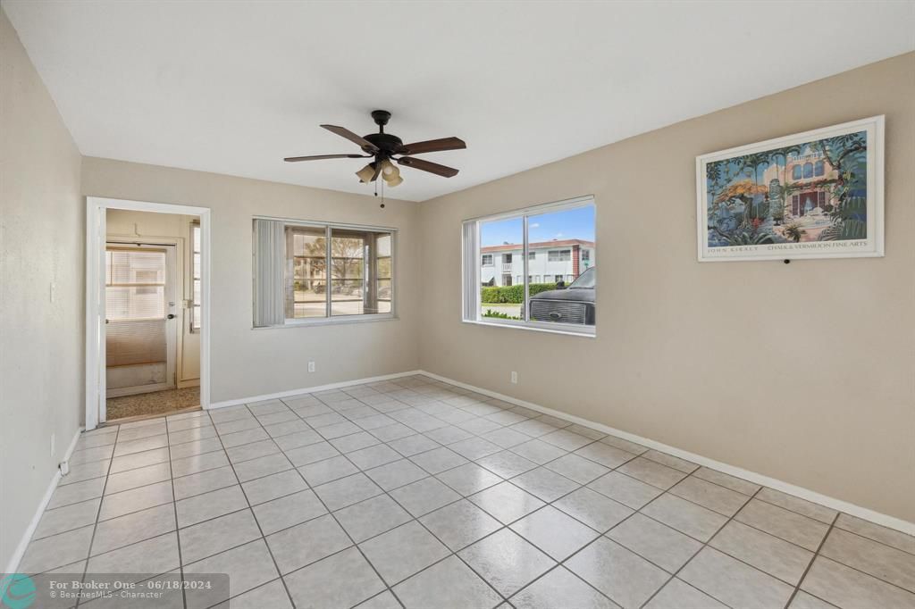 Active With Contract: $123,000 (2 beds, 2 baths, 950 Square Feet)