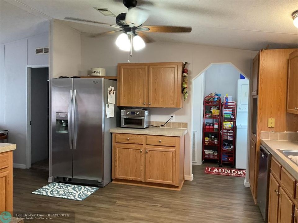 For Sale: $269,900 (3 beds, 2 baths, 1560 Square Feet)