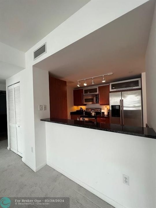 For Sale: $485,000 (2 beds, 2 baths, 1183 Square Feet)