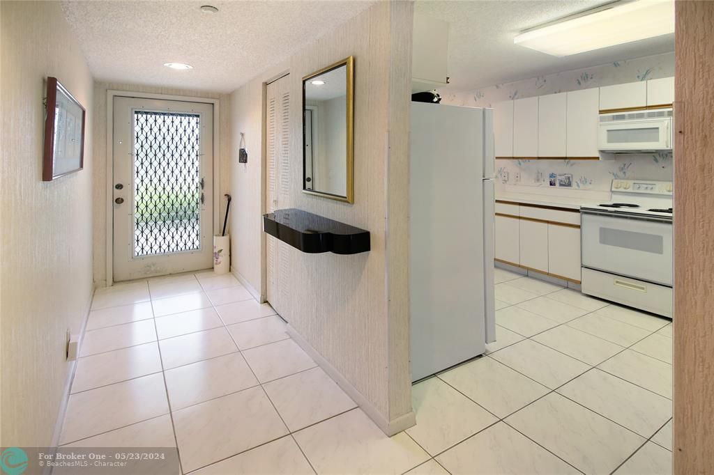 Active With Contract: $204,900 (2 beds, 2 baths, 1348 Square Feet)
